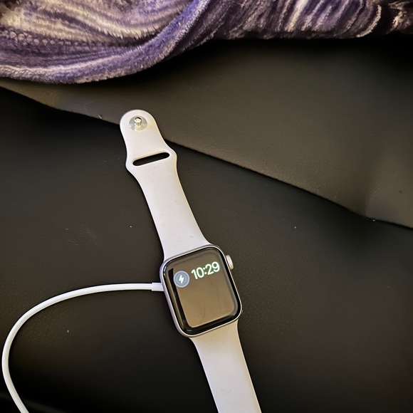SE Apple Watch - Picture 1 of 4